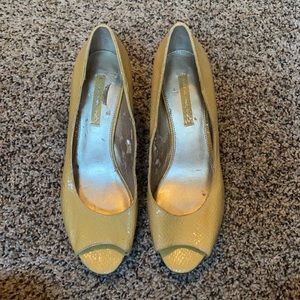 Open toe cream yellow heels
